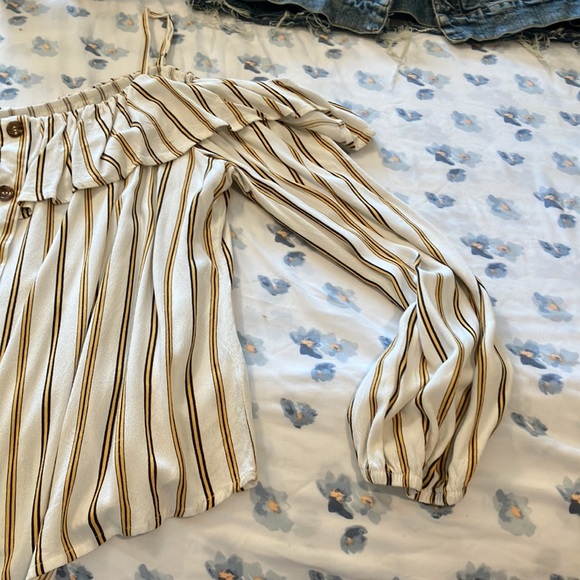 Top - Picture 2 of 2